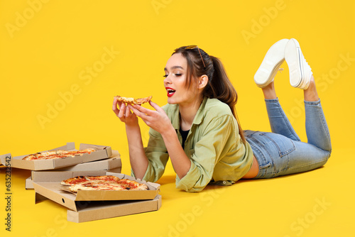 Young woman with cardboard ...