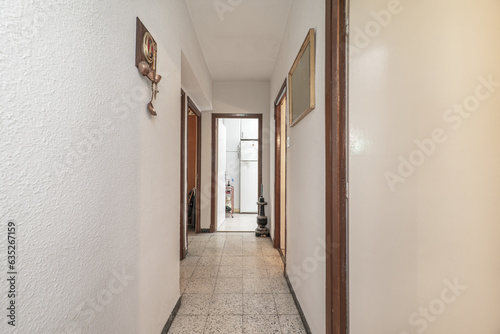 Distributor corridor of a house with access doors to rooms