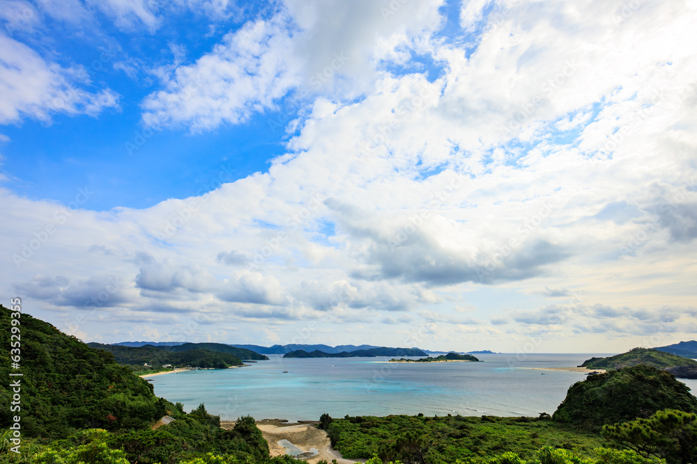 美しい座間味島の青い海と空、白いビーチ
沖縄県島尻郡慶良間諸島座間味島神の浜展望台
美しい座間味島の青い海と空、白いビーチ
沖縄県島尻郡慶良間諸島座間味島神の浜展望台