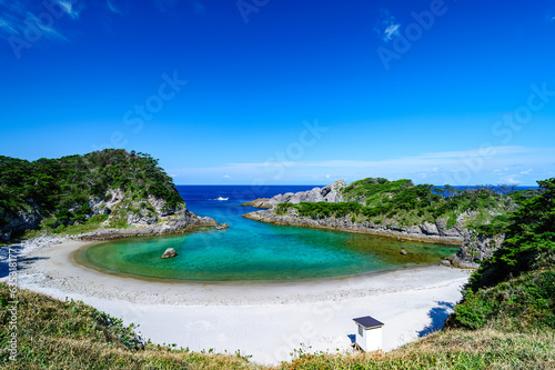 白いビーチと青い海が美しい泊海水浴場 東京都伊豆諸島新島村式根島 