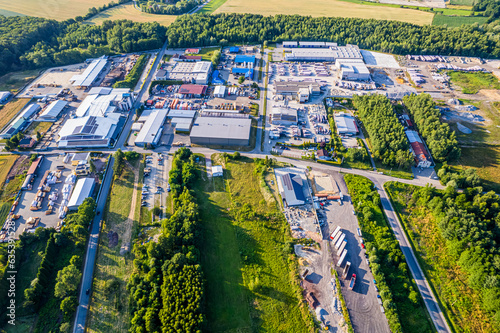 Obraz na płótnie Tereny przemysłowe na wsi w Polsce na Śląsku, panorama z lotu ptaka w salonie