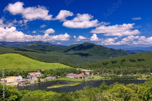 長野県・茅野市 夏の八子ヶ峰付近から眺める白樺湖の風景