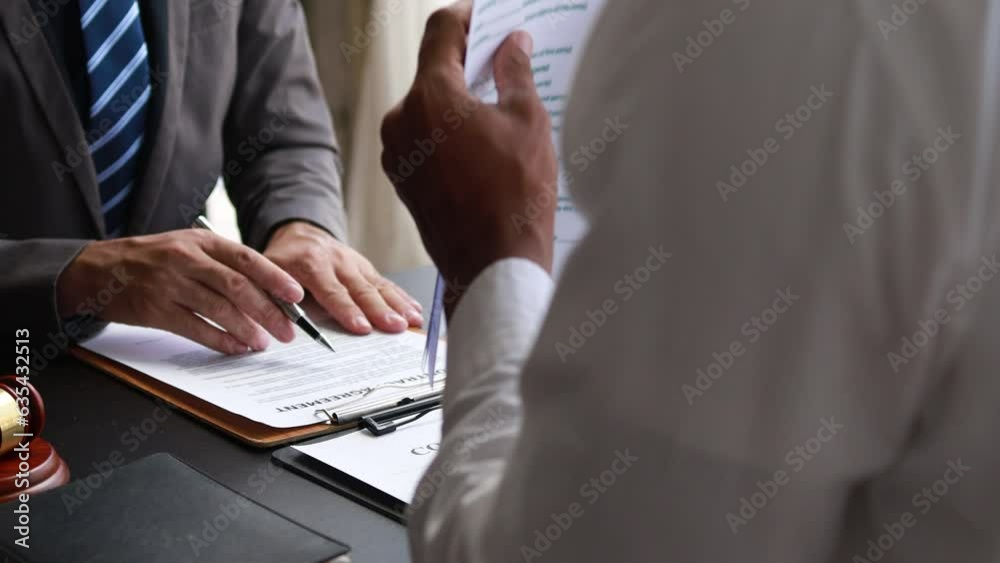 Attorneys or lawyers are advising clients in defamation cases, they are collecting evidence to bring charges against the parties for damages. The concept of defamation case counseling.