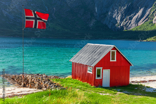 Fjord auf den Lofoten in Norwegen