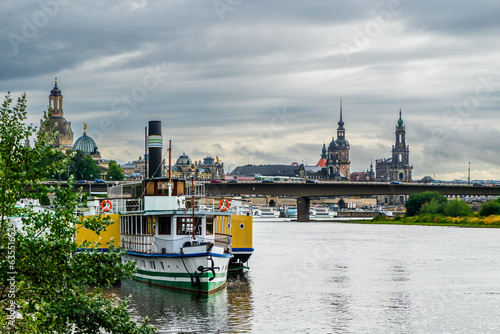 Fahrgastschiff Anleger vor der Kulisse Dresdens photo