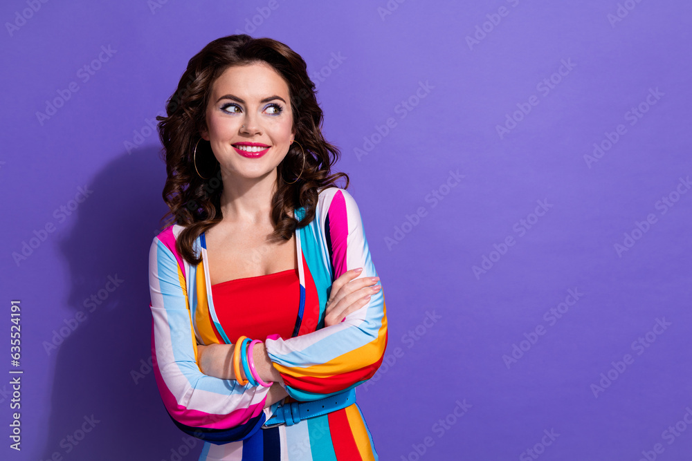 Photo of stunning girlfriend wear stylish clothes arm crossed look empty space discount beauty salon isolated on purple color background Photo of stunning girlfriend wear stylish clothes arm crossed look empty space discount beauty salon isolated on purple color background