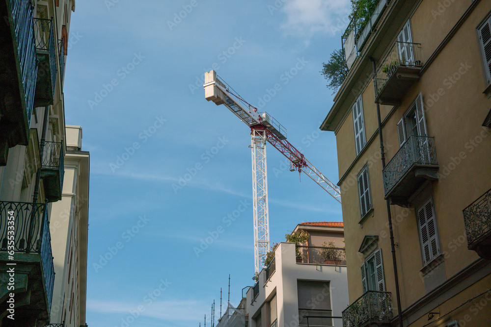 cranes in the city center, housing incentives increase the development of new construction sites, construction sites, crane tower, eco-incentives, superbonus