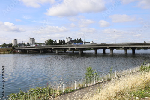 Le pont autoroutier de l'autoroute A10 sur la rivière Cher, ville de Tours, département d'Indre et Loire, France
