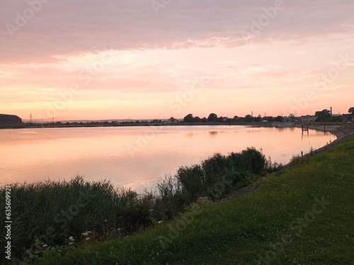 Valokuva Sunset over a beautiful pond