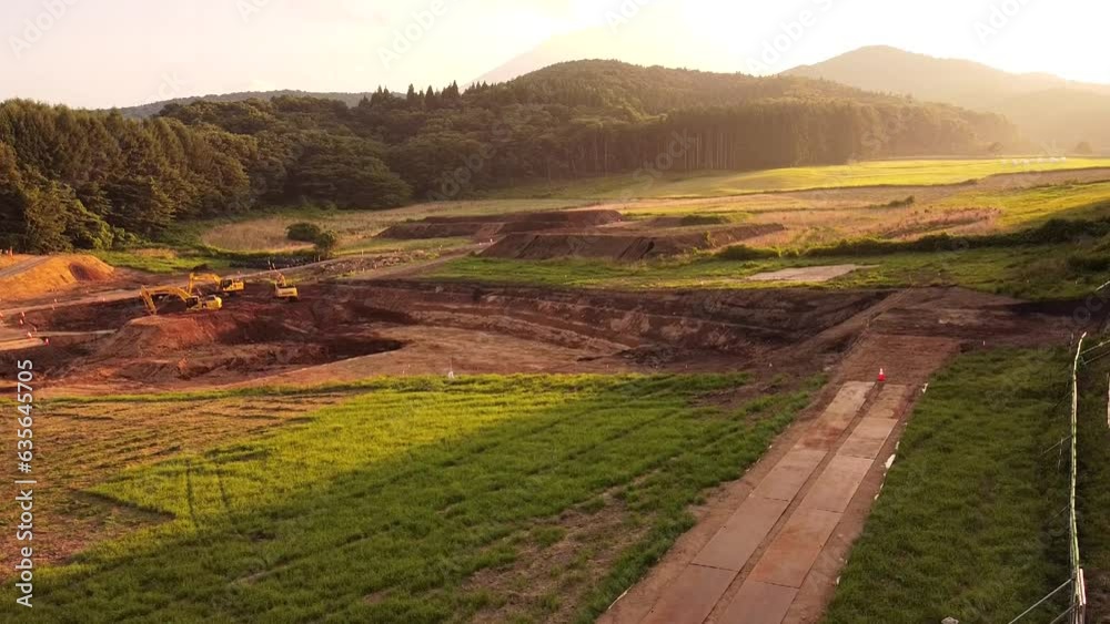 夕日を浴びる工事現場 夕日を浴びる工事現場
