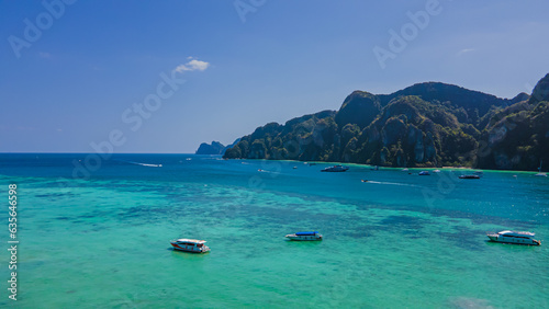 High angle view of the sea, Koh Phi Phi, a major tourist attraction Soak up the sun or go on an adventure trip. Take a walk and take pictures with the white beach mountains.