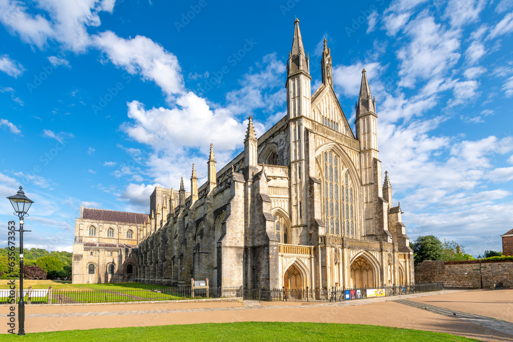 The medieval Cathedral Church of the Holy Trinity, Saint Peter, Saint Paul and Saint Swithun, commonly known as Winchester Cathedral, in the city of Winchester, England. - obrazy, fototapety, plakaty 