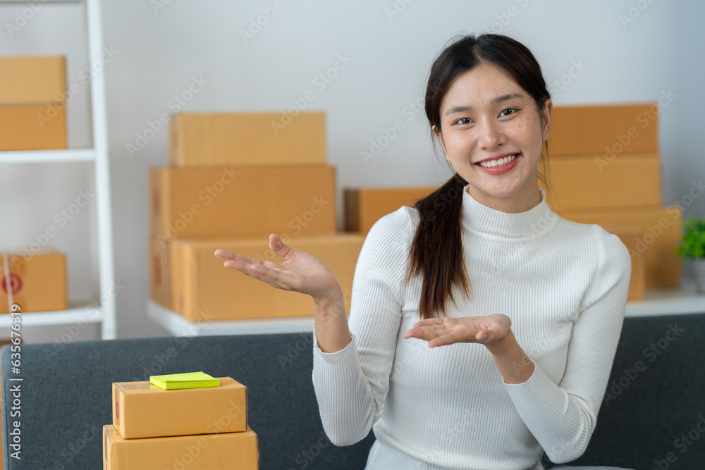 Freelance Businesswoman, Asian Business Woman Vlogger Live Streaming Camera Sharing Social Media Selling Online Shopping Business Idea sme e-commerce online marketing Freelance Businesswoman, Asian Business Woman Vlogger Live Streaming Camera Sharing Social Media Selling Online Shopping Business Idea sme e-commerce online marketing