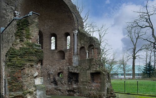 Barbarossa ruins in Nijmegen's Valkhof Park ||  Barbarossa-ruine in het Nijmeegse Valkhofpark photo