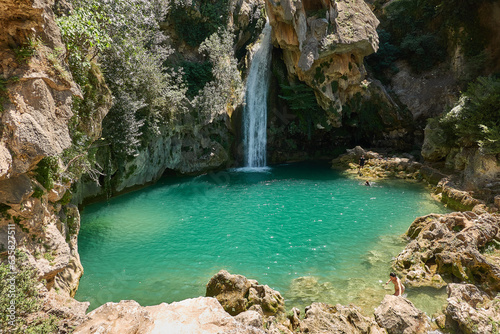 Fotografia The Borosa River with its waterfalls, including La Calavera, in the Salto de los Órganos area, in the Cazorla, Segura and Las Villas mountains