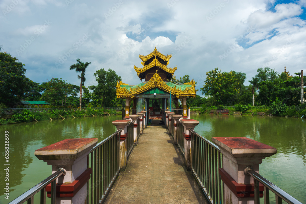Obraz premium Shin Upagutta Shrine | The guardian of sea 
