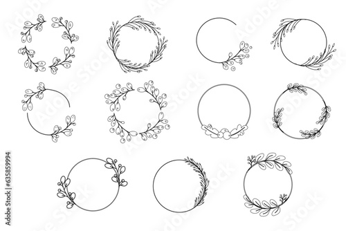 Set of outline wreaths with berries 