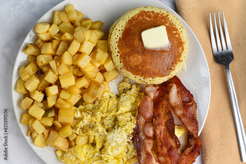 Obraz na plátně scramble eggs with hash browns and pancacakes