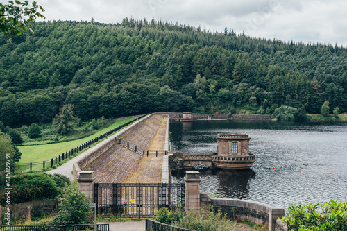 Valokuva Ladybower Reservoir Dam, large Y-shaped reservoir in the Upper Derwent Valley, a