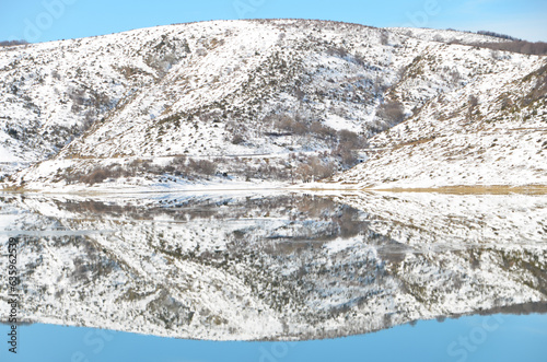Riflesso sul Lago di Campotosto 1