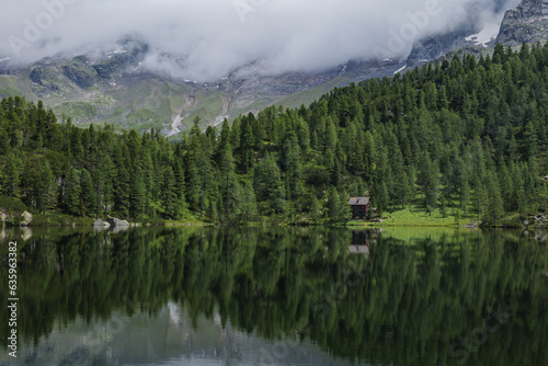 Fototapeta Naklejka Na Ścianę i Meble -  View of the Reedsee lake in the High Tauern, Austrian Alps