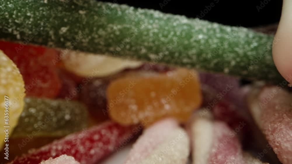 Stockvideo A mix of gummy candies in different colors and flavors