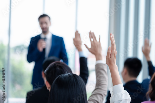 Canvas Print Business person raising hand during seminar