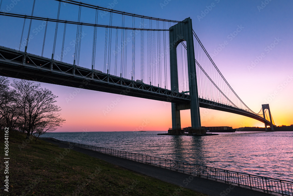 Fototapeta premium Sunset at Verrazano Bridge