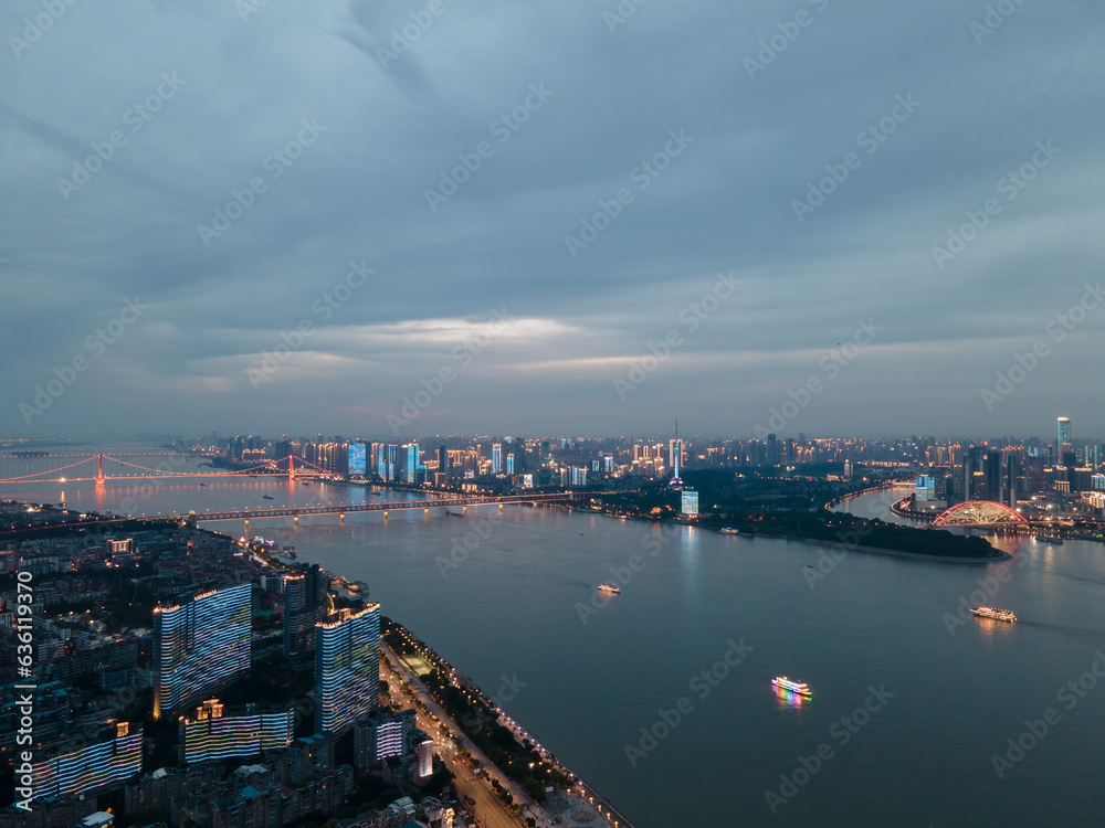 Fototapeta premium Wuhan Yangtze River and Han River on the four banks of the city landmark skyline scenery