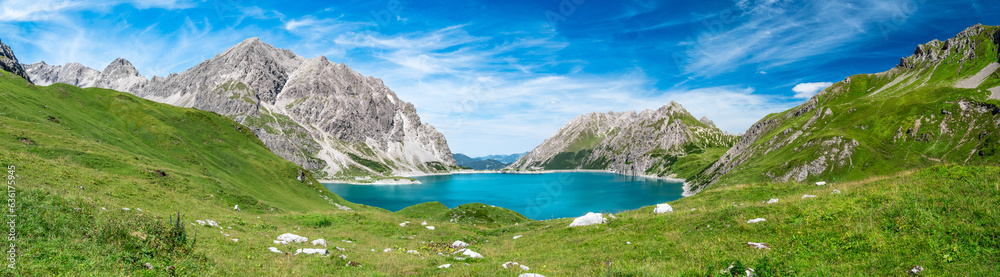 Fototapeta premium Rätikon, Österreich: Panorama des Lünersees