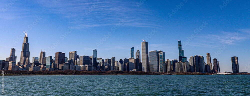 Naklejka premium city skyline at sunset