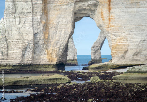 Fototapeta Entre ciel et mer, falaise d'Etretat en Normandie