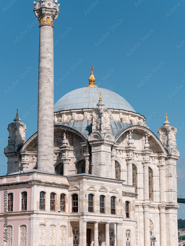 Fototapeta premium Ortaköy Mosque, Istanbul, Turkey on a sunny afternoon
