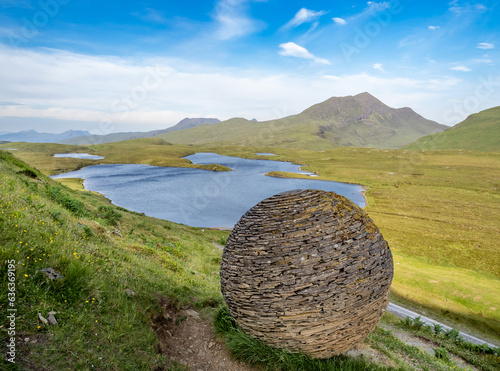 Tableau sur toile Views from The Globe in Knockan Crag, Scotland