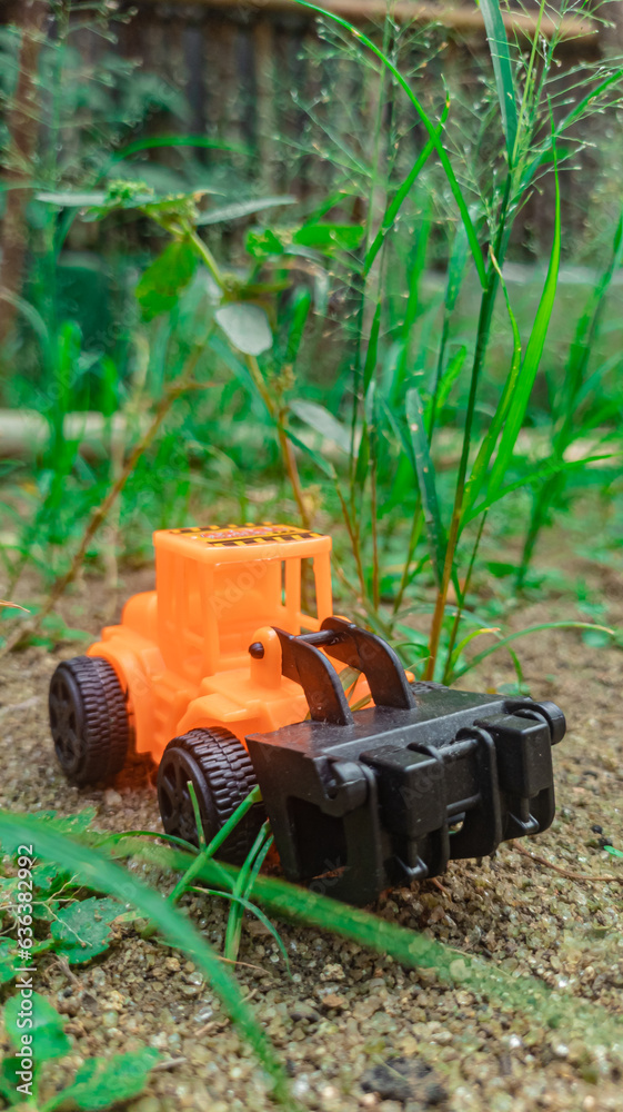 Construction car toys that boys like are made of plastic, small in size. Construction car toys that boys like are made of plastic, small in size.