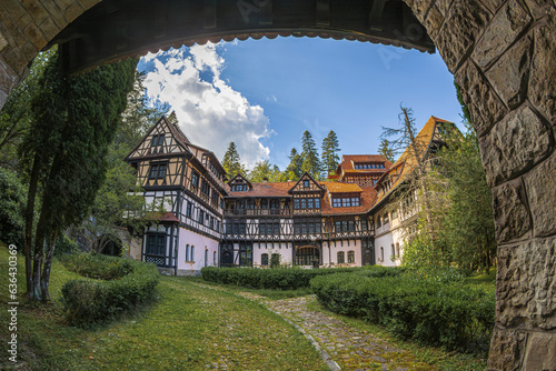 Foto Economat Hotel, built in 1900 in the German Renaissance style, Peles castle comp
