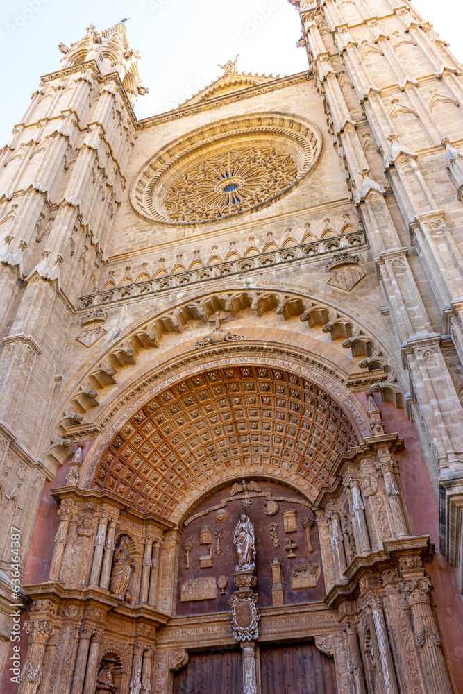 Step into the heart of Mallorca with a visual journey around its iconic cathedral, celebrating Spanish culture and architectural magnificence