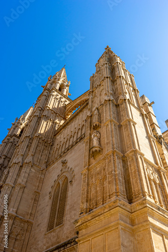 Step into the heart of Mallorca with a visual journey around its iconic cathedral, celebrating Spanish culture and architectural magnificence