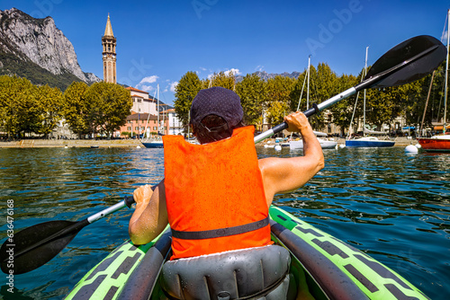 Leinwand Poster Visiting Lake Como on a canoe