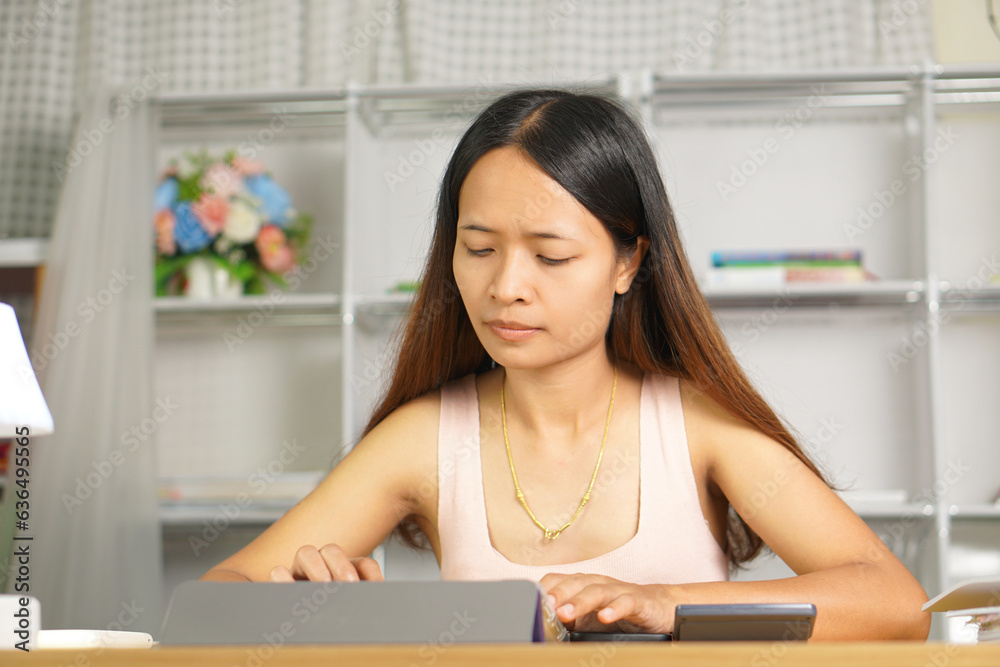 woman working at home Missed the work that was not completed as required by the customer. woman working at home Missed the work that was not completed as required by the customer.