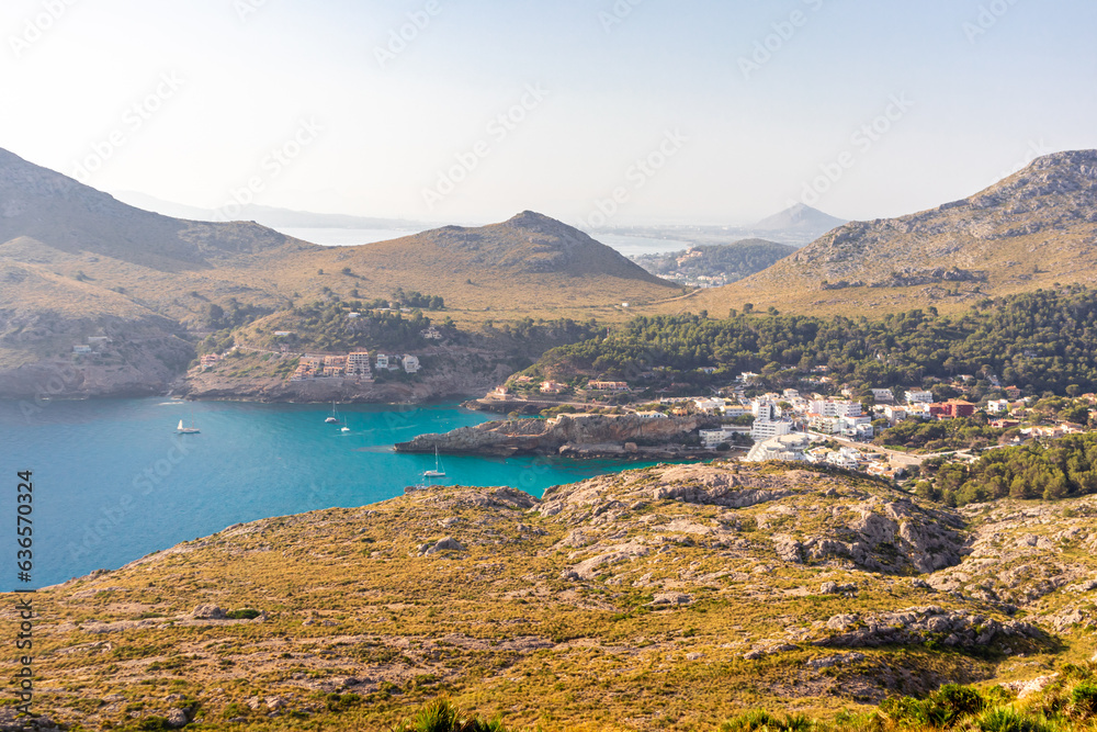 Urlaubsstimmung in der Bucht von Cala Sant Vicenç auf der wunderschönen Balearen Insel Mallorca - Spanien