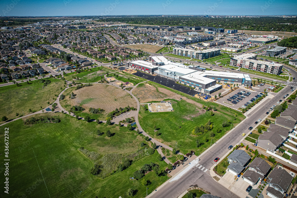 Fototapeta premium Aerial Majesty: Stonebridge, Saskatoon, Saskatchewan Expanse