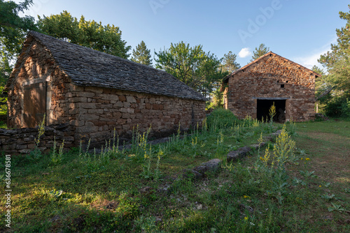 Borie, maison caussenarde, Rivière sur Tarn, 12, Aveyron, Parc naturel régional des Grands Causses, France photo