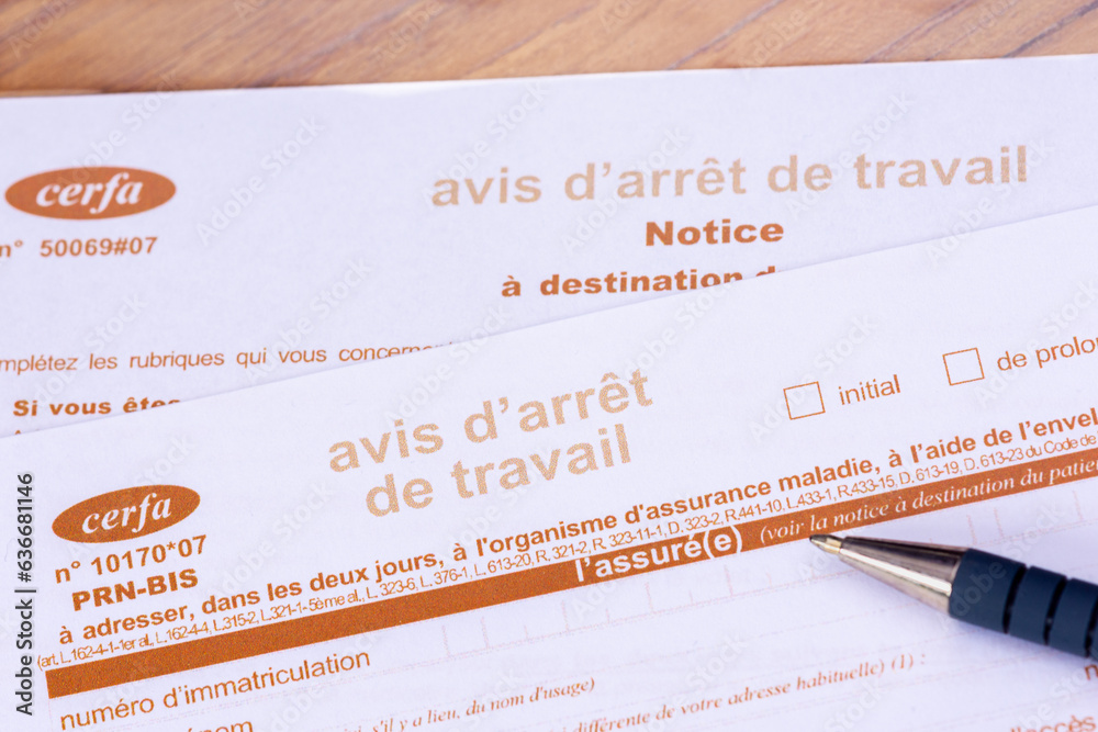 Clamart, France - 19 août 2023: Détail d'un formulaire d'arrêt de