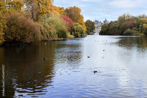 St James   s Park Lake and buildings of Whitehall on a sunny Autumn day