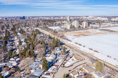 Leinwand Poster Aerial Ambiance: Grosvenor Park, Saskatoon, Saskatchewan Revealed