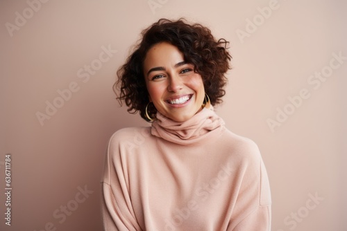 Portrait of a smiling young woman in a pink hoodie. © Anne-Marie Albrecht