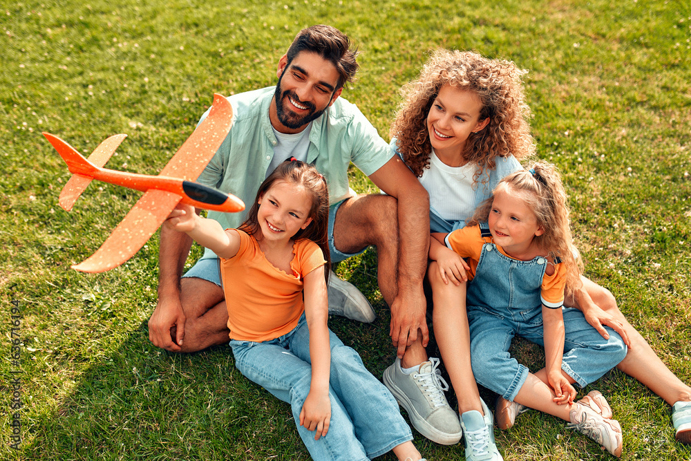 Fototapeta premium Happy family relaxing in the park