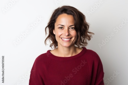 Portrait of a smiling woman in a red sweater on a white background © Eber Braun
