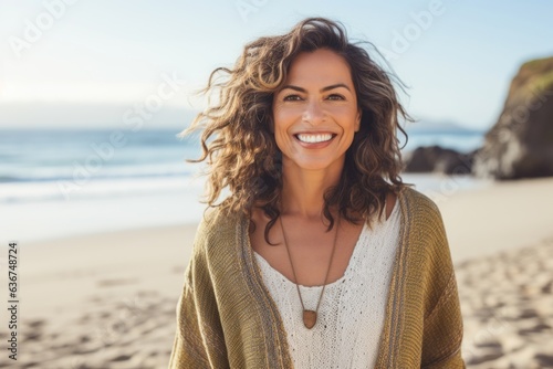 Obraz na płótnie Portrait of smiling woman standing on the beach on a sunny day w salonie